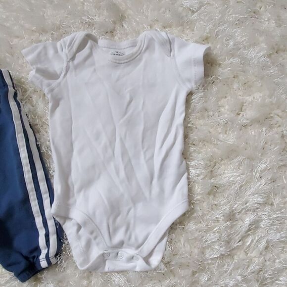 Carters Pants size 6 months & moon & back onsie - Picture 4 of 6